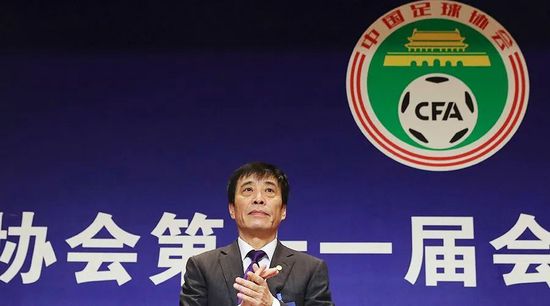 说着，苏若离又道：叶先生说，您和费老先生离境的事情必须绝对保密，所以就不能安排您乘坐飞机前往了，轮船路途较远，还需要您适应一下，希望您别见怪。